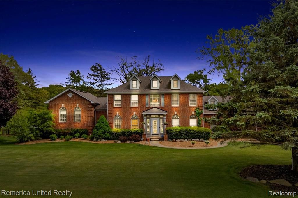 9422 Deer Creek Court, Brighton, MI 48114
