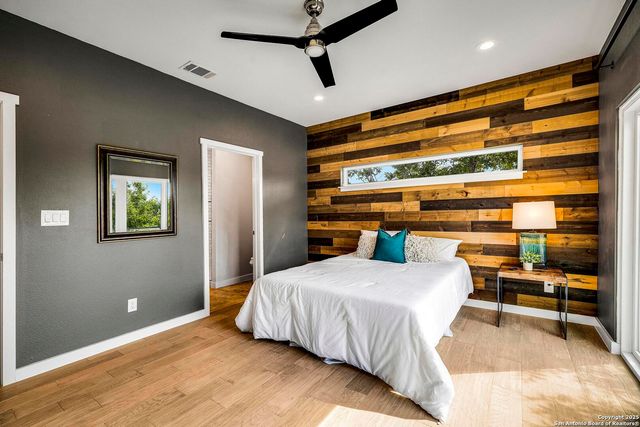 1417 E Crockett, San Antonio, TX 78202