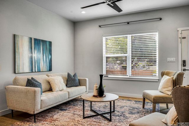 1417 E Crockett, San Antonio, TX 78202