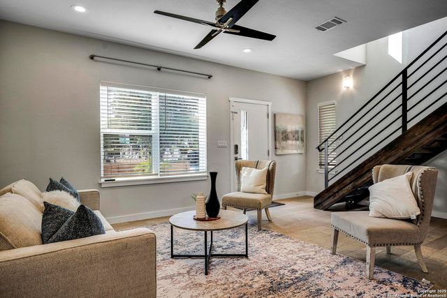 1417 E Crockett, San Antonio, TX 78202