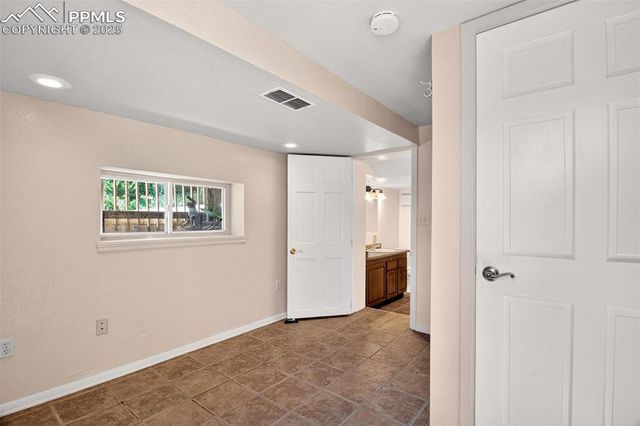 107 Oak Place, Manitou Springs, CO 80829