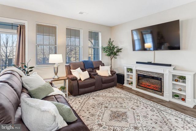 13804 GREENDALE DR, Woodbridge, VA 22191