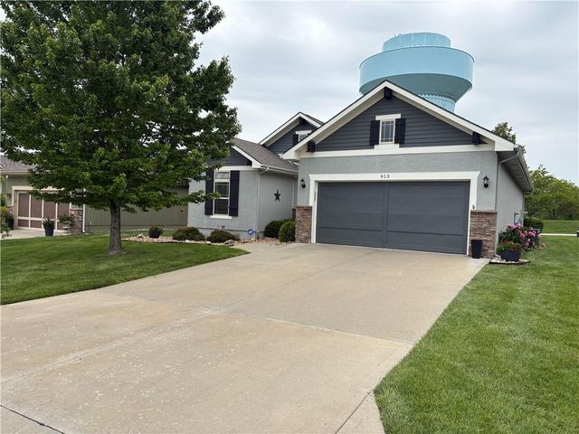 913 SE Amber Court, Blue Springs, MO 64014