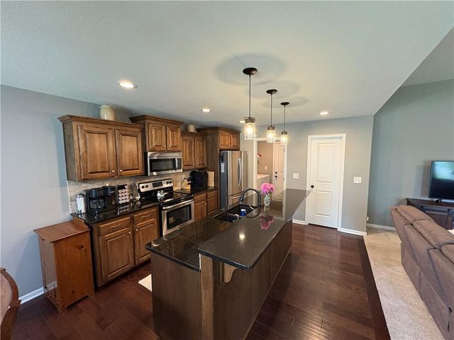 913 SE Amber Court, Blue Springs, MO 64014