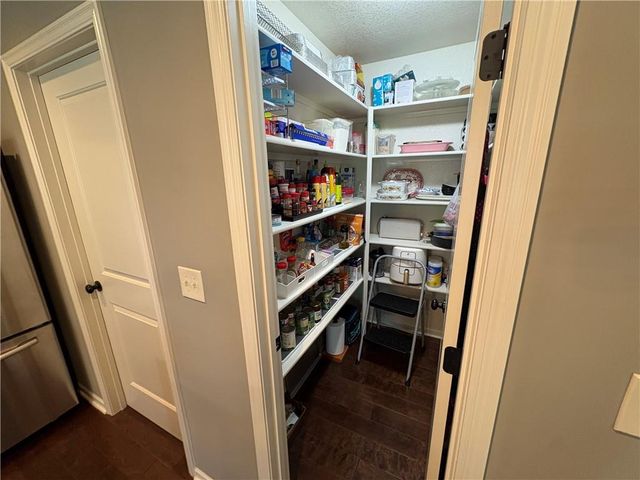913 SE Amber Court, Blue Springs, MO 64014