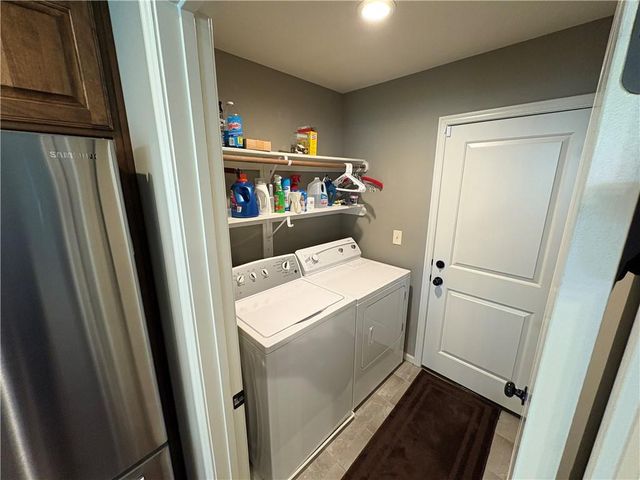 913 SE Amber Court, Blue Springs, MO 64014