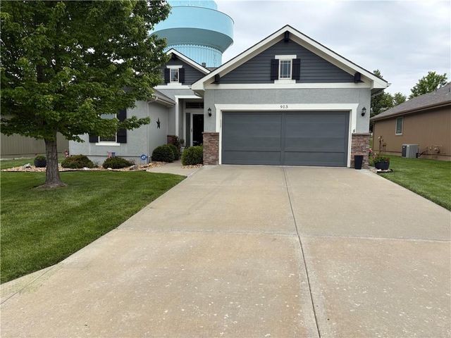 913 SE Amber Court, Blue Springs, MO 64014