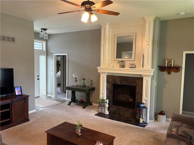 913 SE Amber Court, Blue Springs, MO 64014
