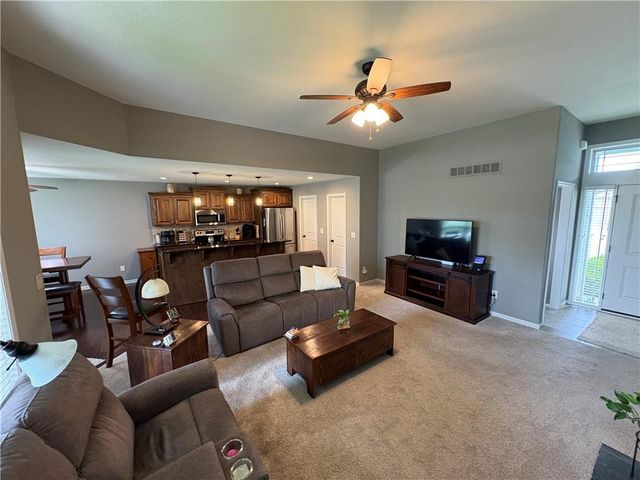 913 SE Amber Court, Blue Springs, MO 64014