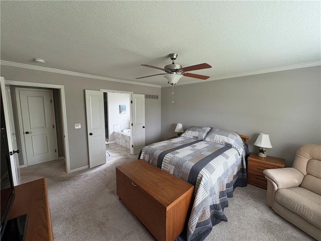 913 SE Amber Court, Blue Springs, MO 64014
