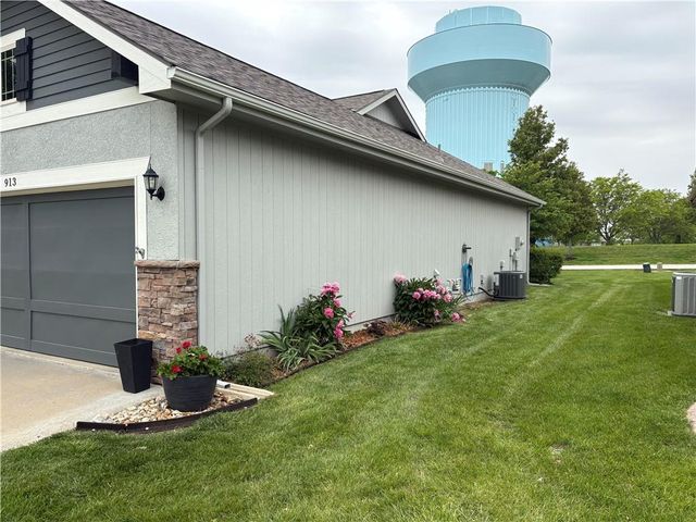 913 SE Amber Court, Blue Springs, MO 64014