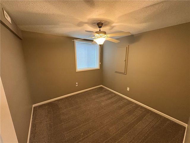 913 SE Amber Court, Blue Springs, MO 64014