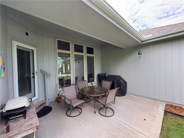 913 SE Amber Court, Blue Springs, MO 64014