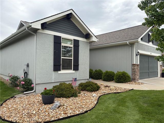 913 SE Amber Court, Blue Springs, MO 64014