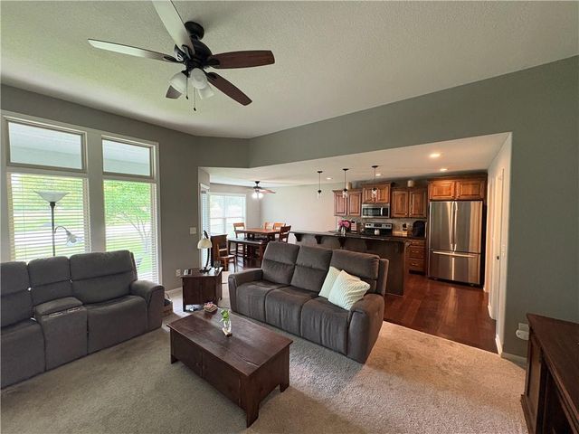 913 SE Amber Court, Blue Springs, MO 64014