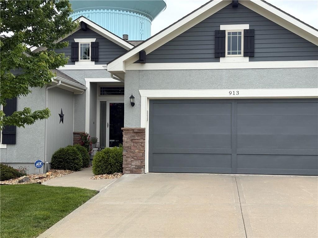 913 SE Amber Court, Blue Springs, MO 64014