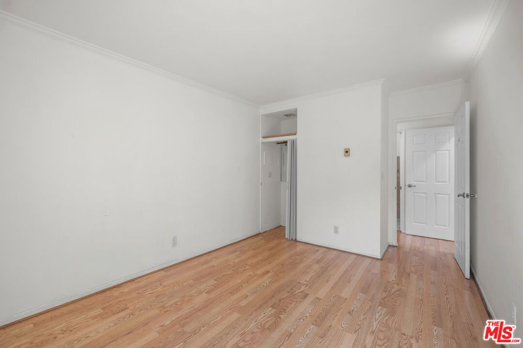Image 14 of property listing at 1485 E Wilson Avenue L, Glendale, CA 91206