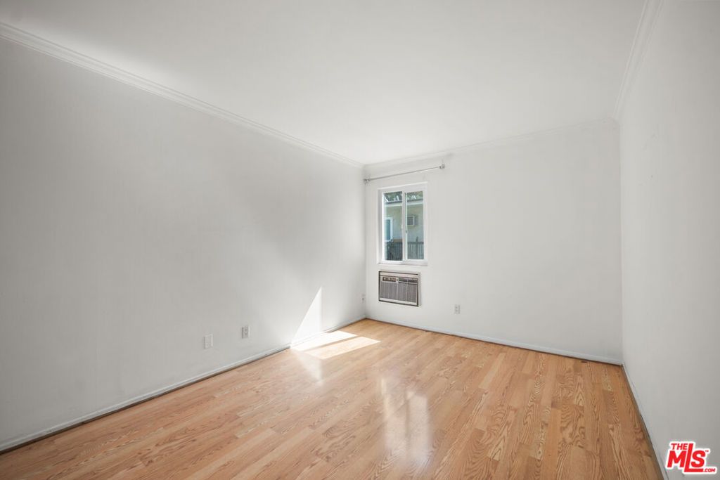 Image 16 of property listing at 1485 E Wilson Avenue L, Glendale, CA 91206