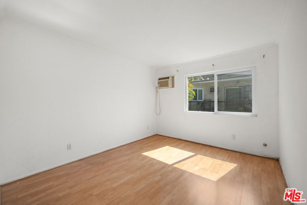 Image 17 of property listing at 1485 E Wilson Avenue L, Glendale, CA 91206