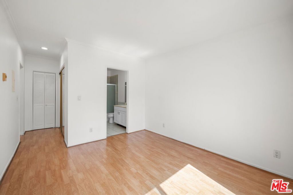 Image 18 of property listing at 1485 E Wilson Avenue L, Glendale, CA 91206
