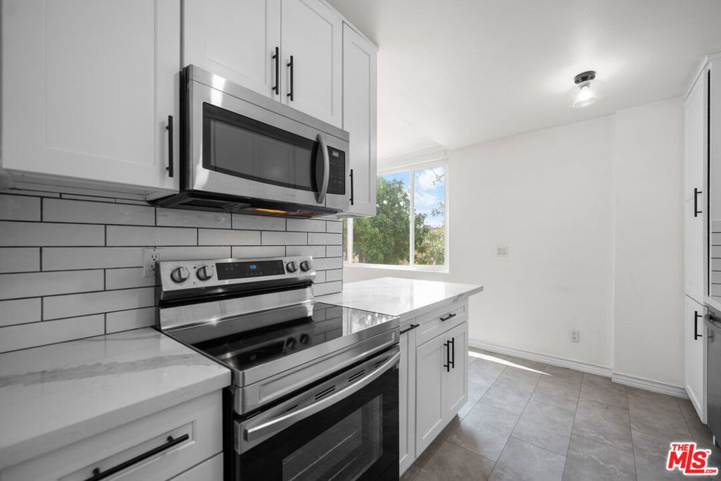 Image 4 of property listing at 1485 E Wilson Avenue L, Glendale, CA 91206