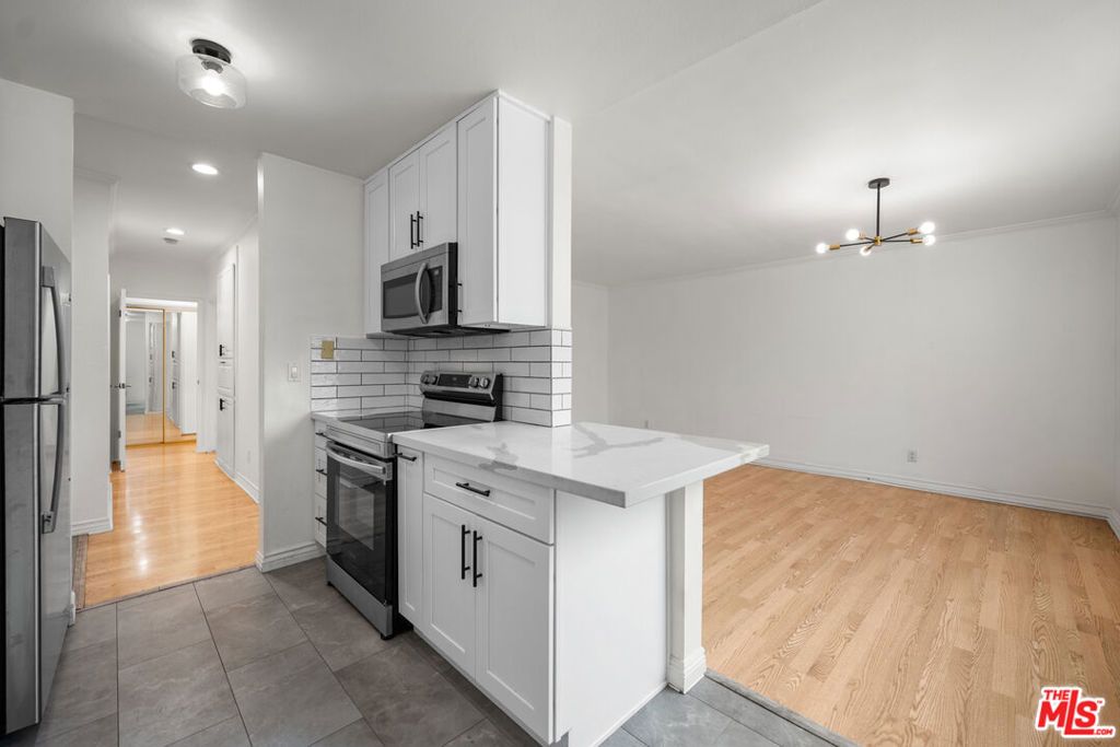 Image 5 of property listing at 1485 E Wilson Avenue L, Glendale, CA 91206