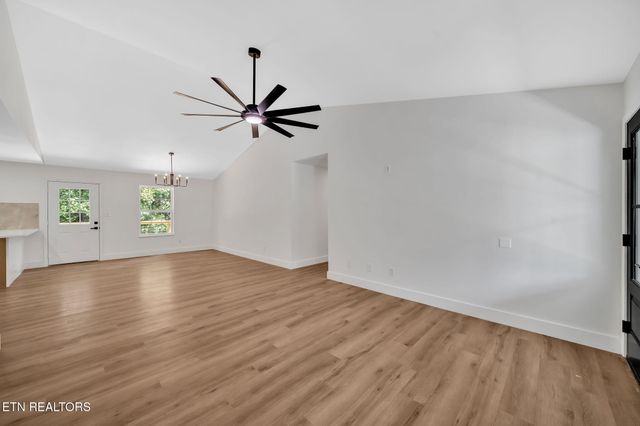 1217 Hoss Rd, Powell, TN 37849