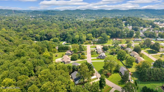 1217 Hoss Rd, Powell, TN 37849