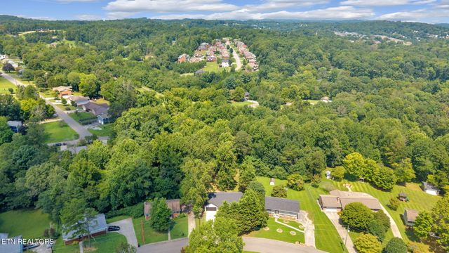 1217 Hoss Rd, Powell, TN 37849