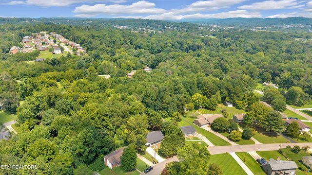 1217 Hoss Rd, Powell, TN 37849