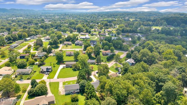 1217 Hoss Rd, Powell, TN 37849
