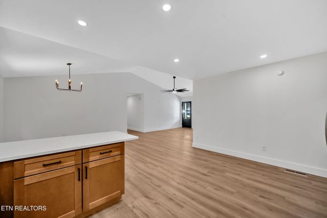1217 Hoss Rd, Powell, TN 37849