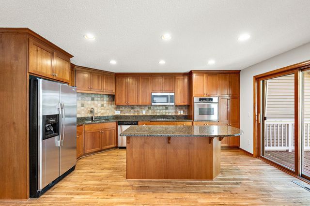 1598 Summit Shores Circle, Burnsville, MN 55306