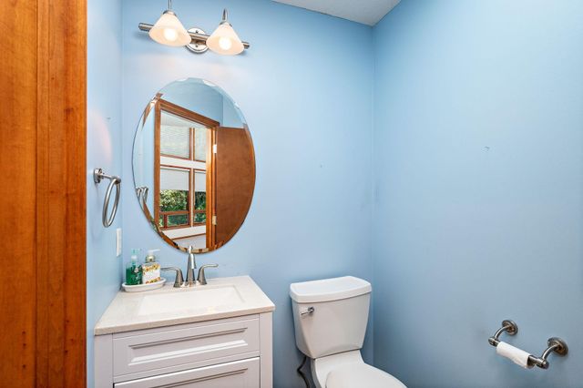 1598 Summit Shores Circle, Burnsville, MN 55306