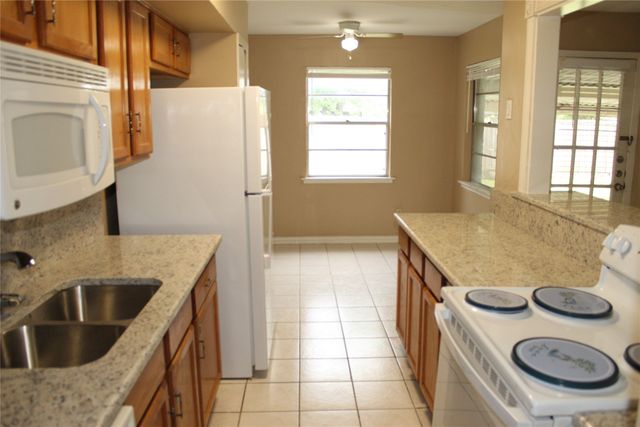 2834 Hollandale Lane, Farmers Branch, TX 75234
