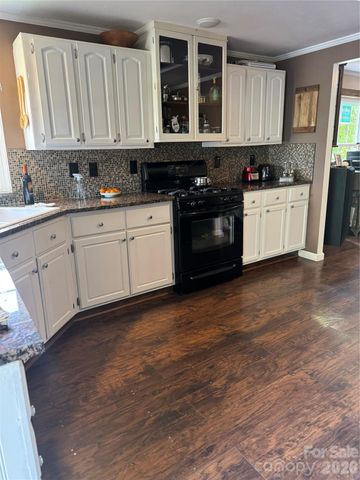 49 Ramsey Road, Marshall, NC 28753