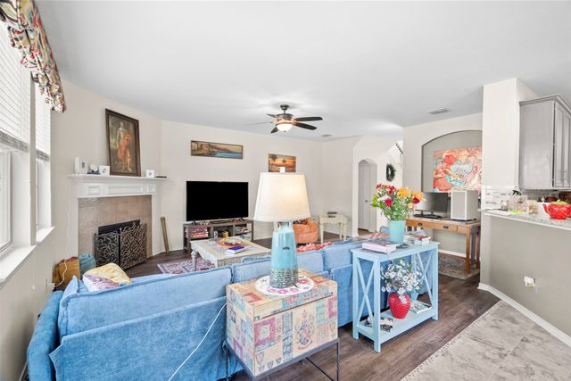 804 Montrose Trail, Desoto, TX 75115