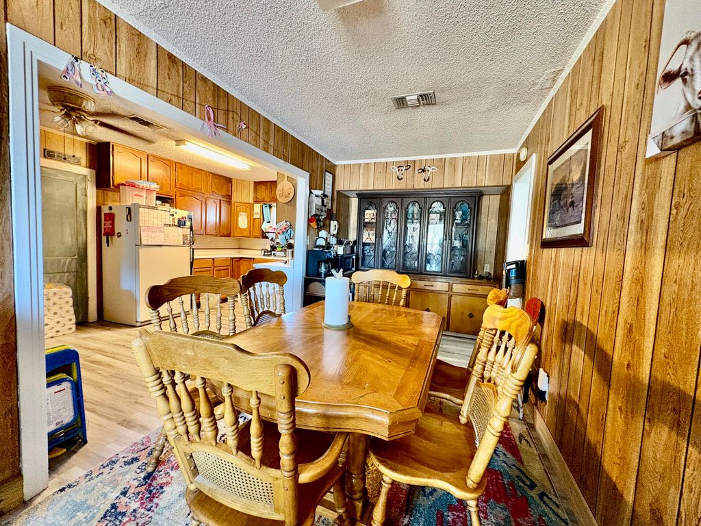 Image 10 of property listing at 1205 W 12th Street, Robert Lee, TX 76945