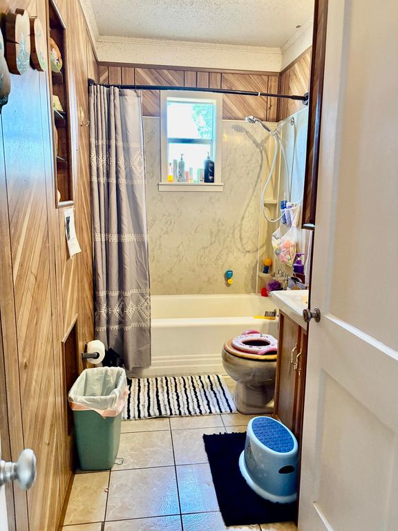 Image 12 of property listing at 1205 W 12th Street, Robert Lee, TX 76945