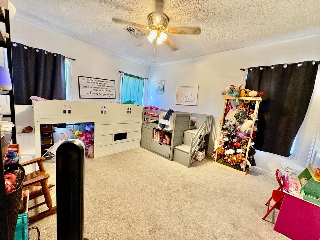 Image 14 of property listing at 1205 W 12th Street, Robert Lee, TX 76945