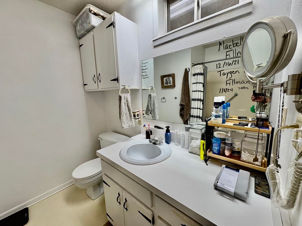 Image 17 of property listing at 1205 W 12th Street, Robert Lee, TX 76945