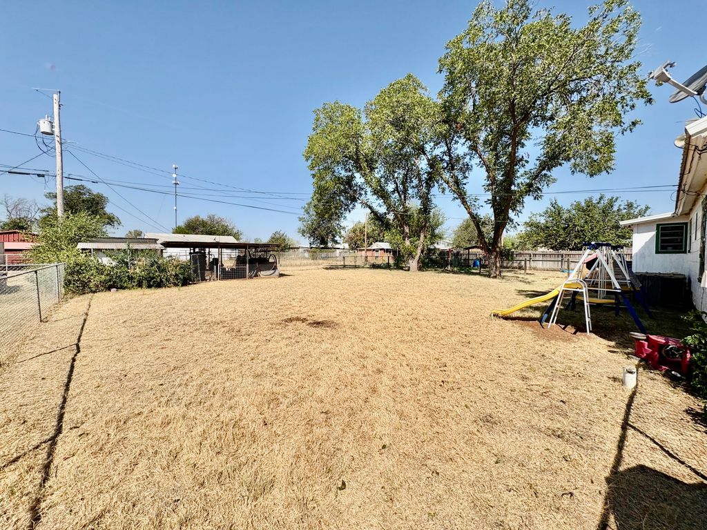 Image 21 of property listing at 1205 W 12th Street, Robert Lee, TX 76945