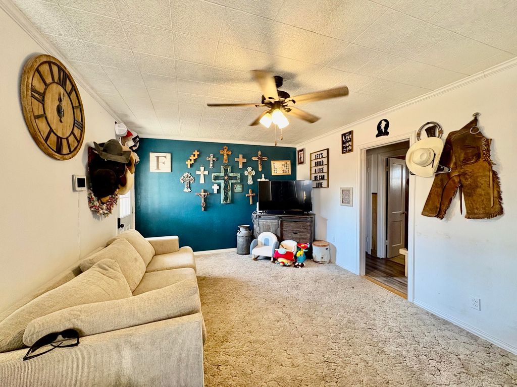 Image 4 of property listing at 1205 W 12th Street, Robert Lee, TX 76945