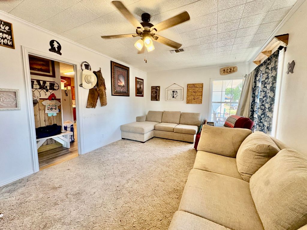 Image 5 of property listing at 1205 W 12th Street, Robert Lee, TX 76945