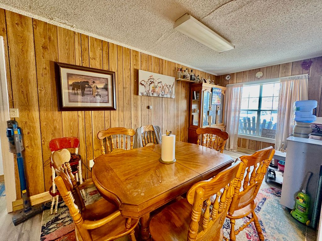 Image 8 of property listing at 1205 W 12th Street, Robert Lee, TX 76945