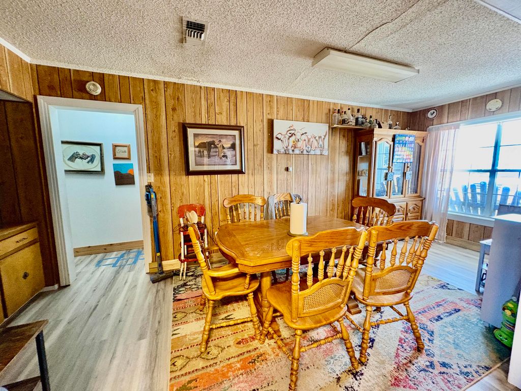 Image 9 of property listing at 1205 W 12th Street, Robert Lee, TX 76945