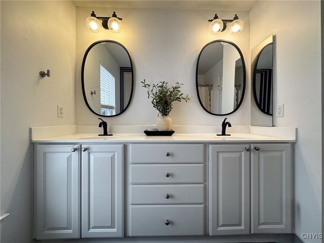 5771 Eclipse Drive, Onondaga, NY 13078