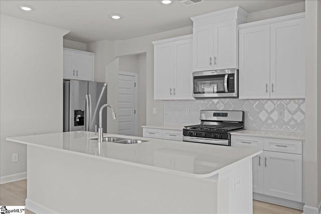 658 Cozy Bluff Road, Spartanburg, SC 29301