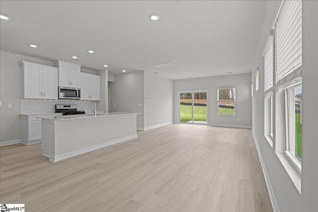 658 Cozy Bluff Road, Spartanburg, SC 29301