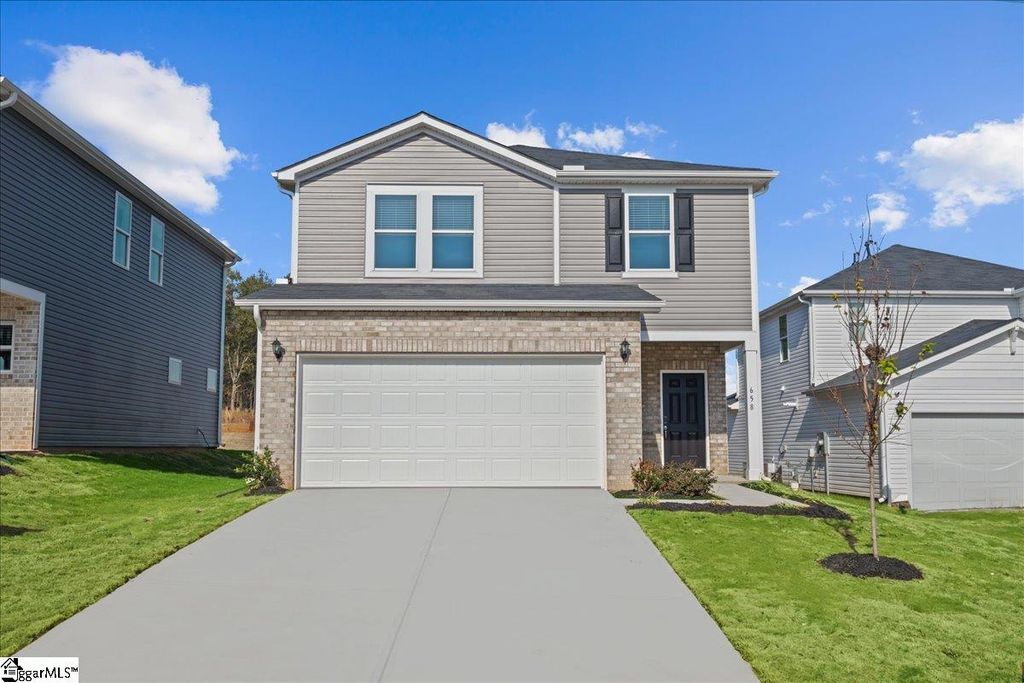 658 Cozy Bluff Road, Spartanburg, SC 29301